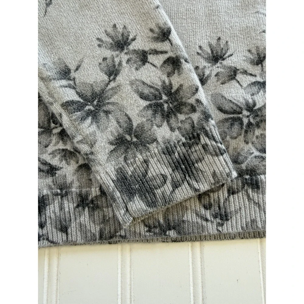 Sag Harbor Women's Cardigan Medium Gray Floral Button‎ Up Sweater Crew Neck